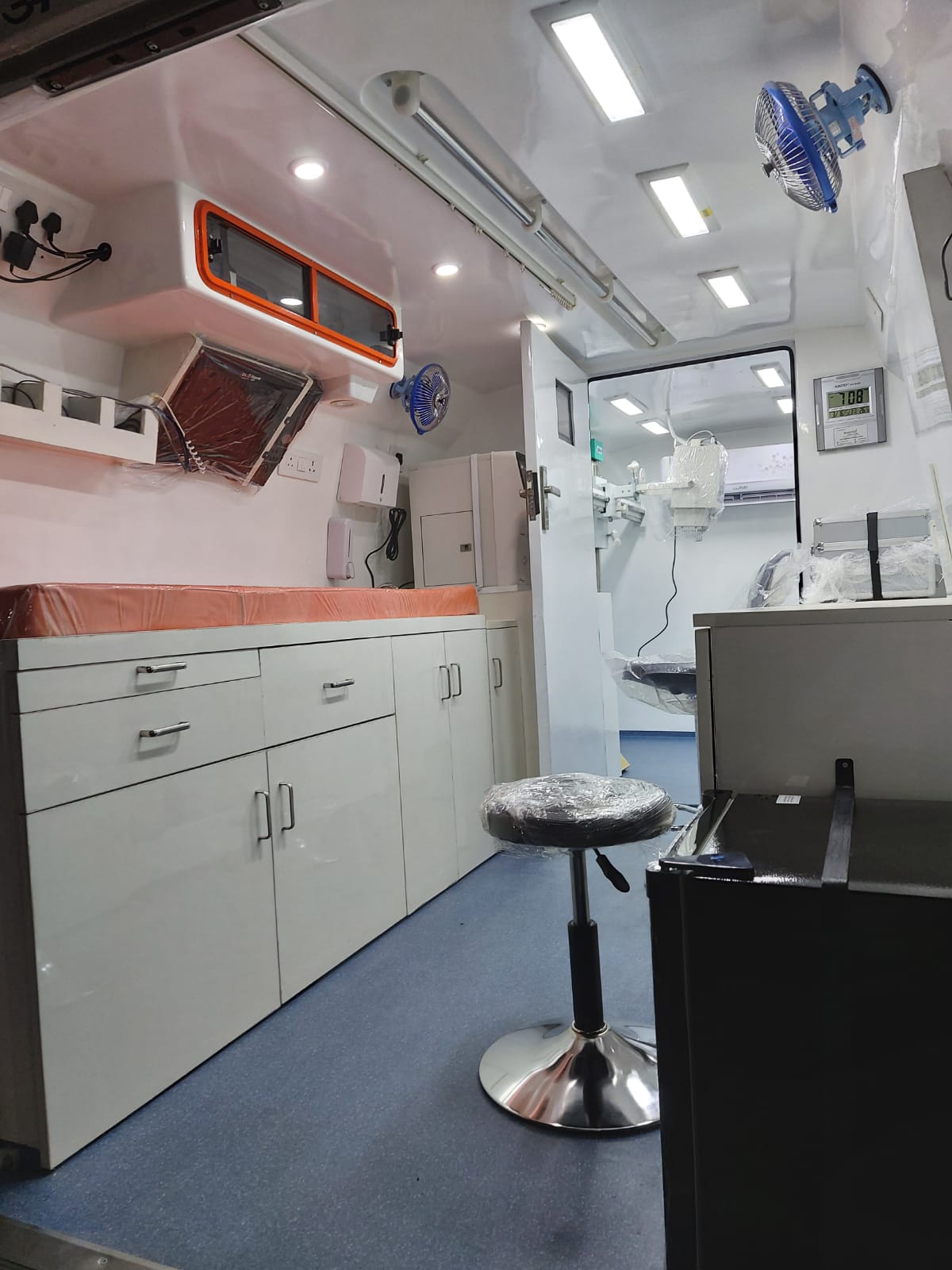 LabExpress Digital X-Ray & Biochemistry Pathology Van
